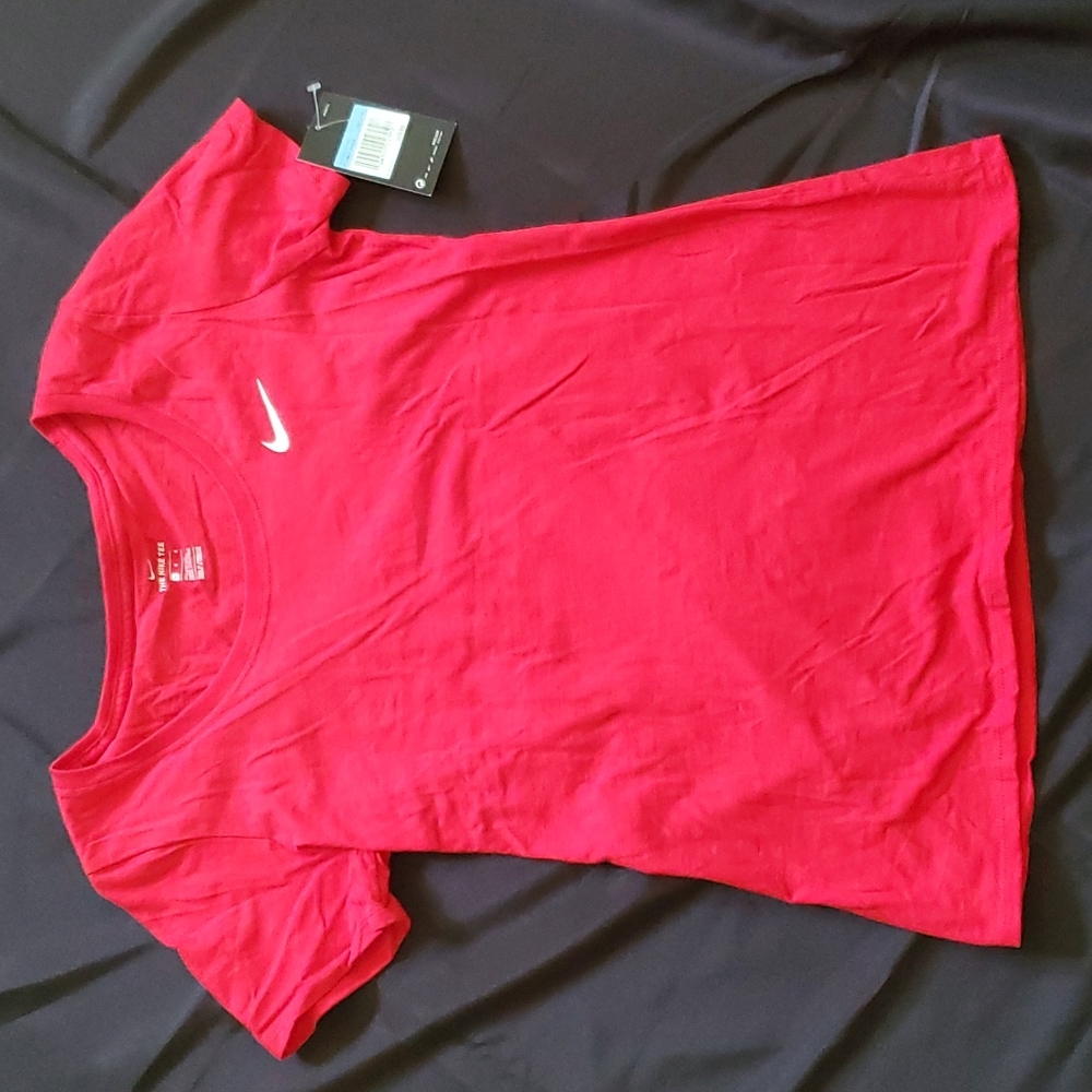 NWT Simple Nike tee